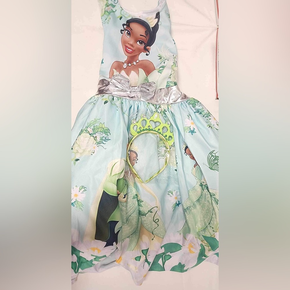 Beautiful dress by Tiana can fit a size 6 to 7